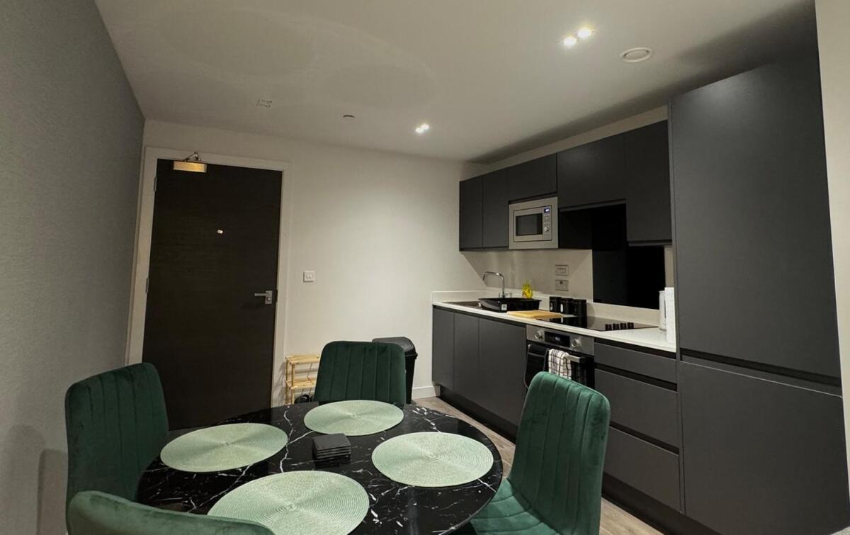Modern 2-Bedroom Apartment In Heart Of Liverpool Luaran gambar