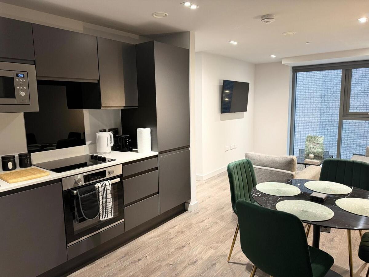 Modern 2-Bedroom Apartment In Heart Of Liverpool Luaran gambar